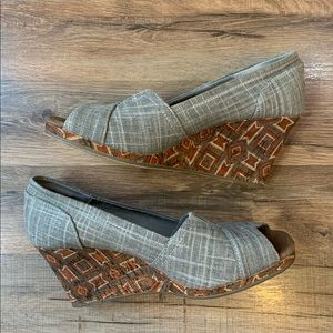 Toms Emma Geometric Peep Toe Burlap Canvas Wedge